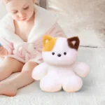 کی از ویژگی هایی که عروسک دونده گاو را از سایر عروسک های پولیشی متمایز می کند، طراحی هوشمندانه آن است. کافی است قسمت سر عروسک را در دست بگیرید تا پاهای آن به شکلی بامزه حرکت کرده و حالت دویدن را شبیه سازی کن
